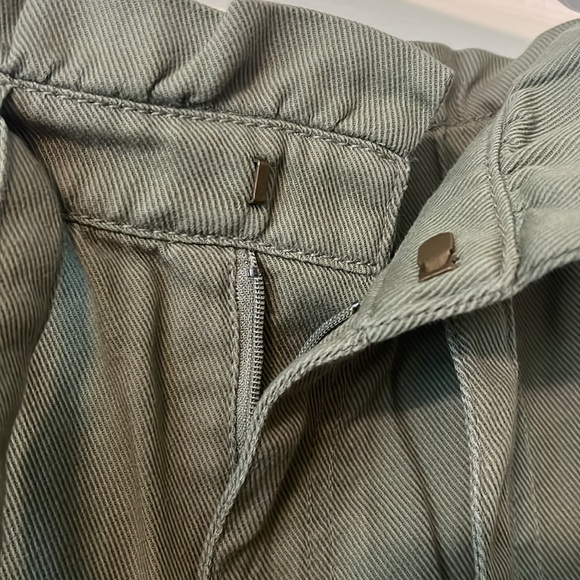 NWT Green paper bag shorts - Picture 4 of 5